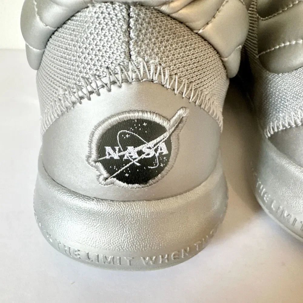 Nike NASA PG3 50th Anniversary Silver Size 5 Youth Sneakers Athletic‎ Shoes ￼